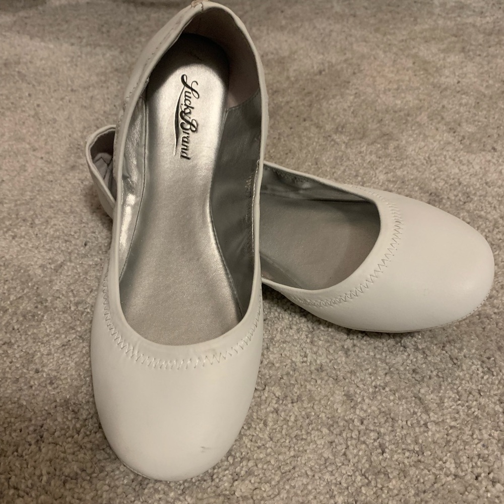 NWOB Lucky Brand Ennis Flat White Size 7